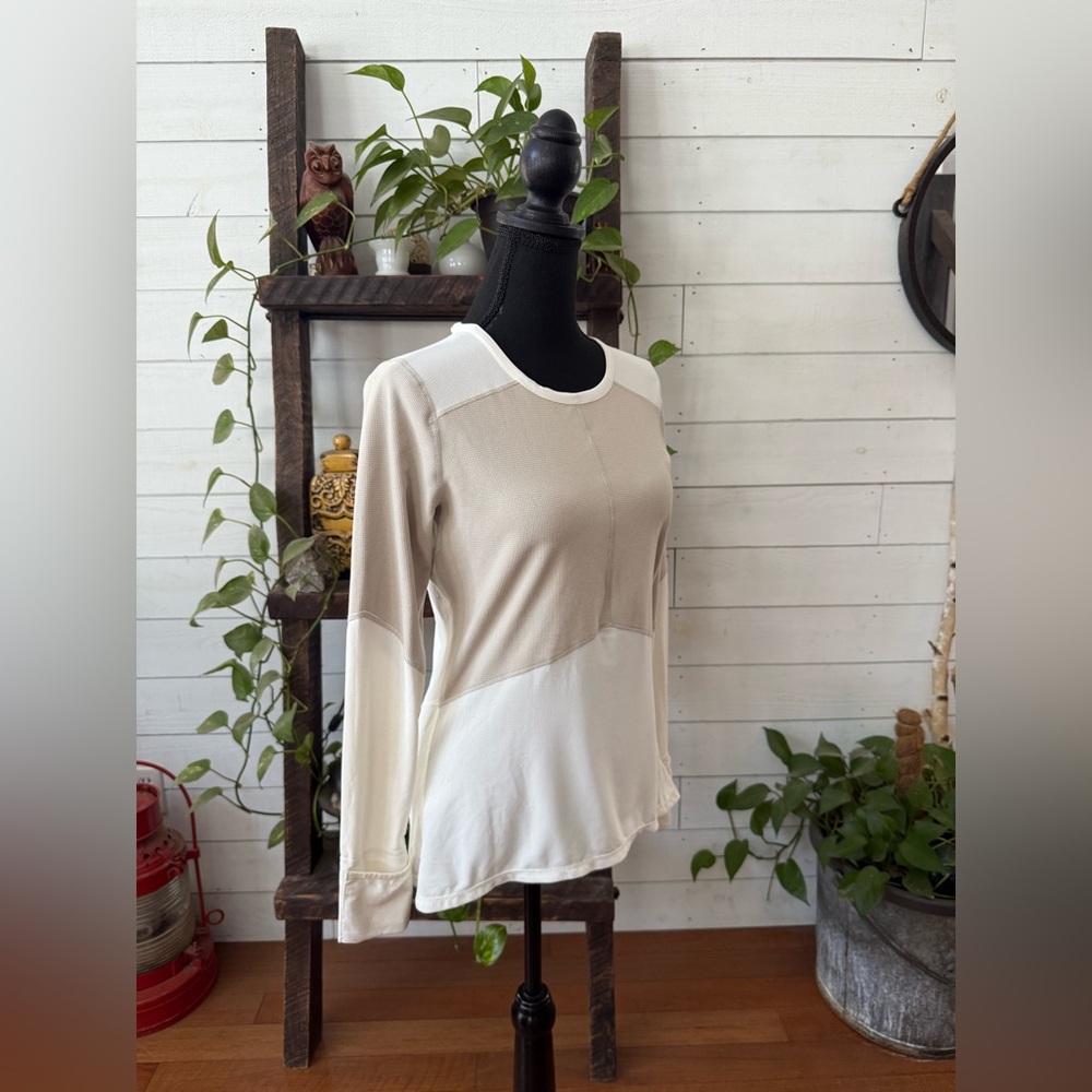 Altra Running Beige and White Long Sleeve Top with Hand Covers - Picture 7 of 17